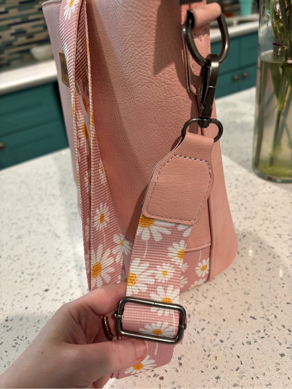 LOWEST Wrangler Blush Pink Daisy Crossbody Bag - Picture 2 of 8